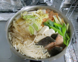 ★簡単！我が家の＊鮭のお鍋＊お醤油味♪作り方3写真