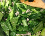 簡単☆小松菜と挽き肉の中華風味噌炒め作り方3写真