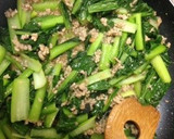 簡単☆小松菜と挽き肉の中華風味噌炒め作り方4写真