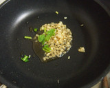 カブの葉と生姜のごま油炒め（ご飯のせ）作り方2写真