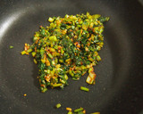 カブの葉と生姜のごま油炒め（ご飯のせ）作り方4写真