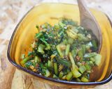 カブの葉と生姜のごま油炒め（ご飯のせ）作り方5写真
