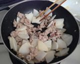 大根と豚こま肉のマヨネーズソテー作り方4写真