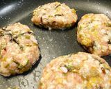 お弁当に☆高菜と塩昆布入りの焼きつくね作り方3写真