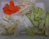鶏肉とキャベツ入り中華蒸し麺鍋作り方2写真