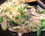 塩麹豚＆炒めネギの絶品アレンジ焼きうどん作り方3写真