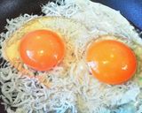 たっぷりしらすの目玉焼き☆作り方2写真