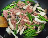 栄養たっぷり♡豚肉とニンニクの芽の炒め物作り方2写真