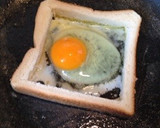 簡単！卵ベーコンチーズマヨの挟み焼き♥︎作り方2写真