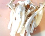 鶏もも肉とエリンギのバターポン酢炒め作り方2写真