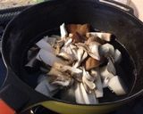 牡蠣と里芋とキノコの白だし煮込み作り方4写真