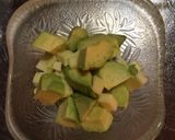 簡単！アボカドのニンニク醤油和え作り方1写真