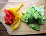 お弁当に♪野菜のマヨカレー炒め作り方1写真