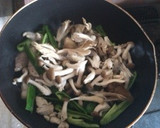 厚切豚肉とピーマンキノコのマヨカレー炒め作り方3写真