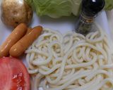 キャベツとトマト入りコンソメ煮込みうどん作り方1写真
