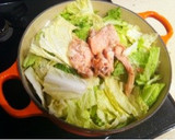 鍋にぶっ込み！白菜と鮭缶のスープ作り方1写真