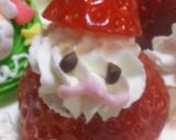 クリスマスケーキの苺のサンタデコ作り方4写真