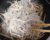 ノンオイルでヘルシー☆舞茸白滝の卵炒め作り方2写真