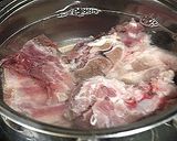 ベトナム風干しタケノコ＆骨付き肉のスープ作り方2写真