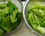 豚肉と小松菜とわかめの炒め物作り方2写真