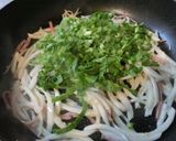美味しい♬カブの皮と葉の塩昆布チーズ炒め作り方3写真