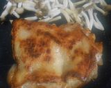 鶏もも肉としめじソテーニンニクソースかけ作り方11写真