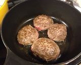 失敗ナシ！チーズinトマト煮込ハンバーグ作り方5写真