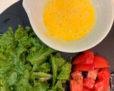 トマトとレタスとふわふわ卵の中華スープ作り方1写真