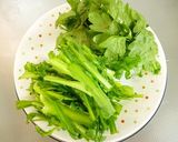 春菊のゴマ入り梅マヨ和え作り方2写真