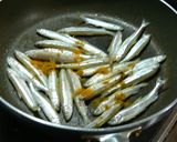 フライパンでワカサギ炒め（カレー味）作り方3写真