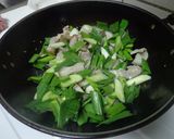 回鍋肉と葉にんにくの炒め（蒜苗回鍋肉）作り方4写真
