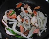 鮭と蒲鉾で和風パスタ（バター醤油味）作り方3写真