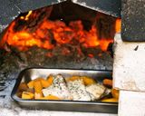 石窯で豪快に！豚ブロックのバジル焼き作り方3写真