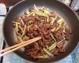 牛肉とブロッコリーの茎のオイスター炒め☆作り方4写真