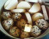 栄養満点！鶏つくねと大根の煮物作り方3写真