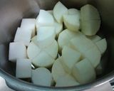 骨付き鶏肉と大根の煮物作り方2写真