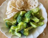 ブロッコリーとれんこんのごま和え☆お弁当作り方1写真
