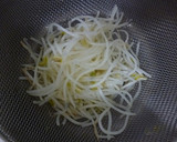 鰹節を絡めて♪もやしのしょう油マヨ和え作り方2写真