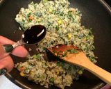 息子も絶賛♪春菊たっぷりガリバタ炒飯♡作り方6写真