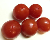 《簡単♪小鉢》トマトと しらすdeめかぶ作り方1写真