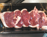 【簡単焼くだけ】鴨肉と二種の葱ソース添え作り方1写真