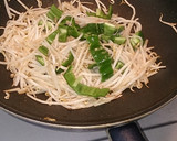 簡単なのに豪華で激安！豚ともやし炒め♪作り方2写真