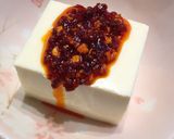 《簡単♪ 小鉢》食べるラー油 de 冷奴作り方1写真