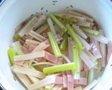 蓮根とセロリのエスニックきんぴら作り方3写真