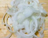 混ぜるだけ！超簡単トマト玉ねぎ豆苗サラダ作り方1写真