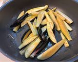 ナスと万願寺とうがらしの辛味噌炒め。作り方1写真