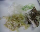 マイタケと刻み揚げの雑炊・みんと風作り方1写真