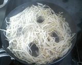 簡単すぎ！節約☆もやしで巣籠もり卵作り方3写真