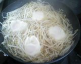 簡単すぎ！節約☆もやしで巣籠もり卵作り方5写真