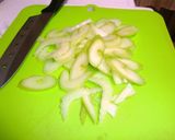 セロリと鶏肉の甘酢あん炒め作り方1写真